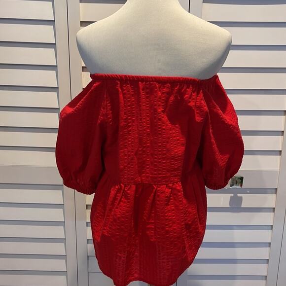 Old Navy Pre Loved in EUC Red Top off or on the shoulder - Picture 5 of 7
